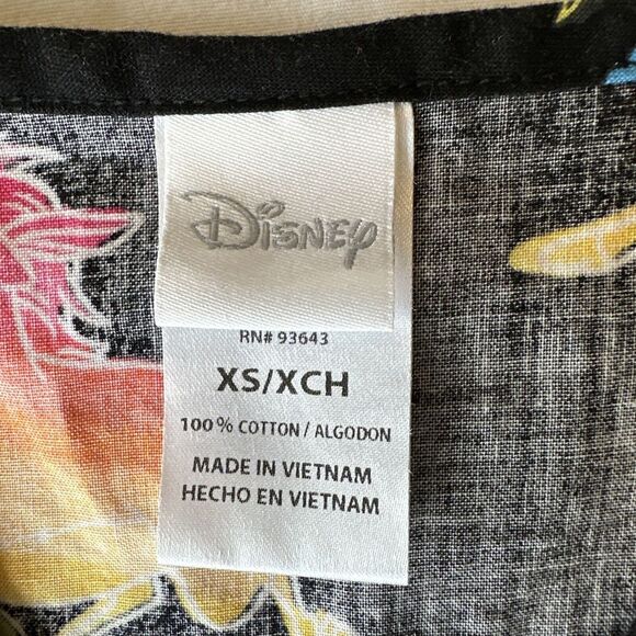 Disney Lion King Scrub Top Women size XS Black Hakuna‎ Matata Short Sleeve K15 - Picture 6 of 8